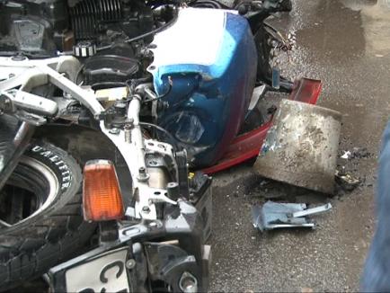 Accident în Nufărul: un motociclist a murit şi soţia sa, pasageră, e în comă (FOTO/VIDEO)